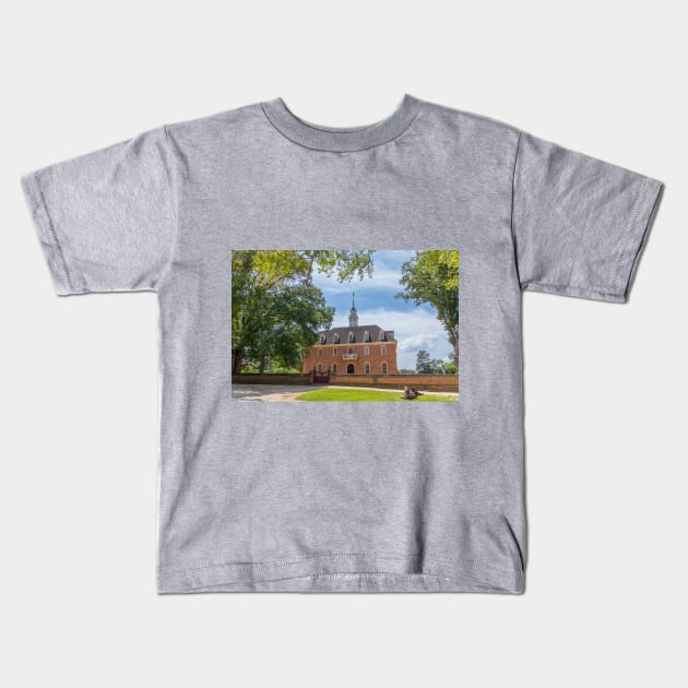 Colonial Williamsburg Capitol Building, Virginia Kids T-Shirt by SafariByMarisa